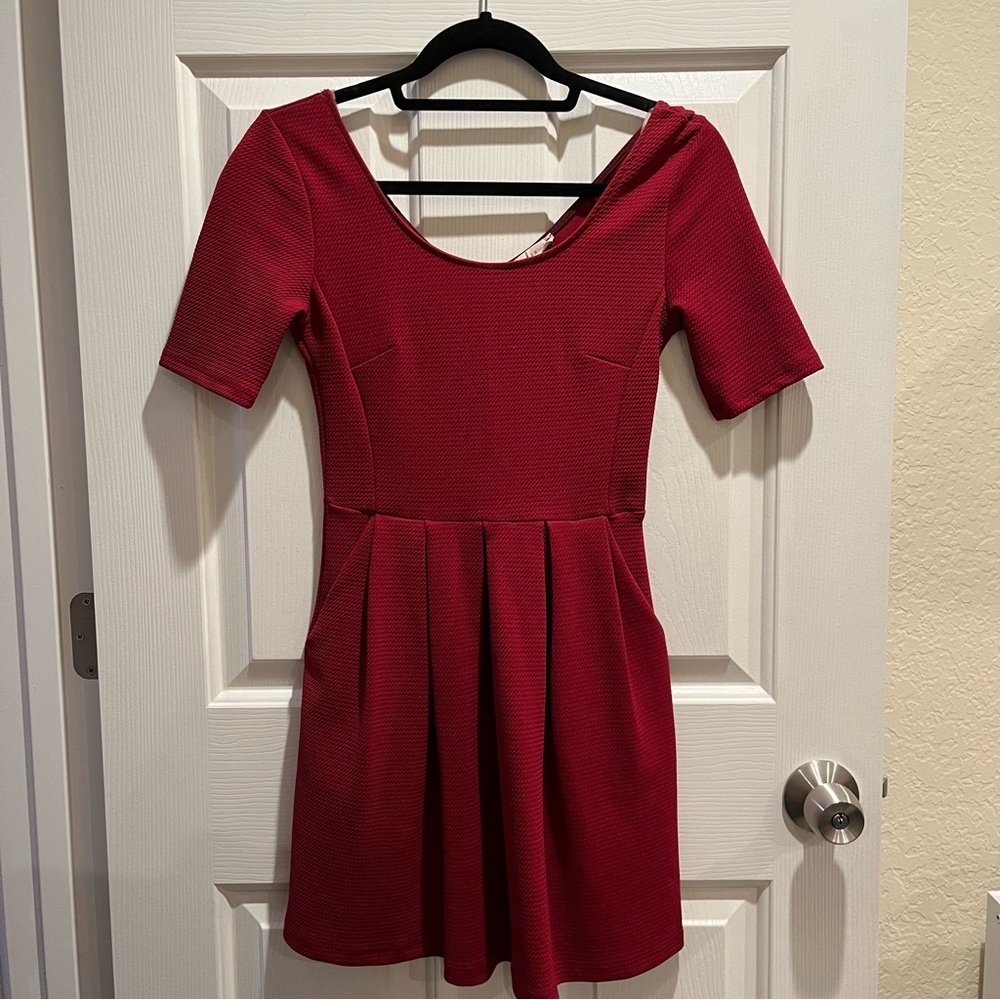 Lush burgundy short sleeve mini dress